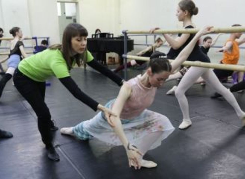 Прима-балерина Большого театра Елена Андриенко научила волгоградских артистов танцевать душой